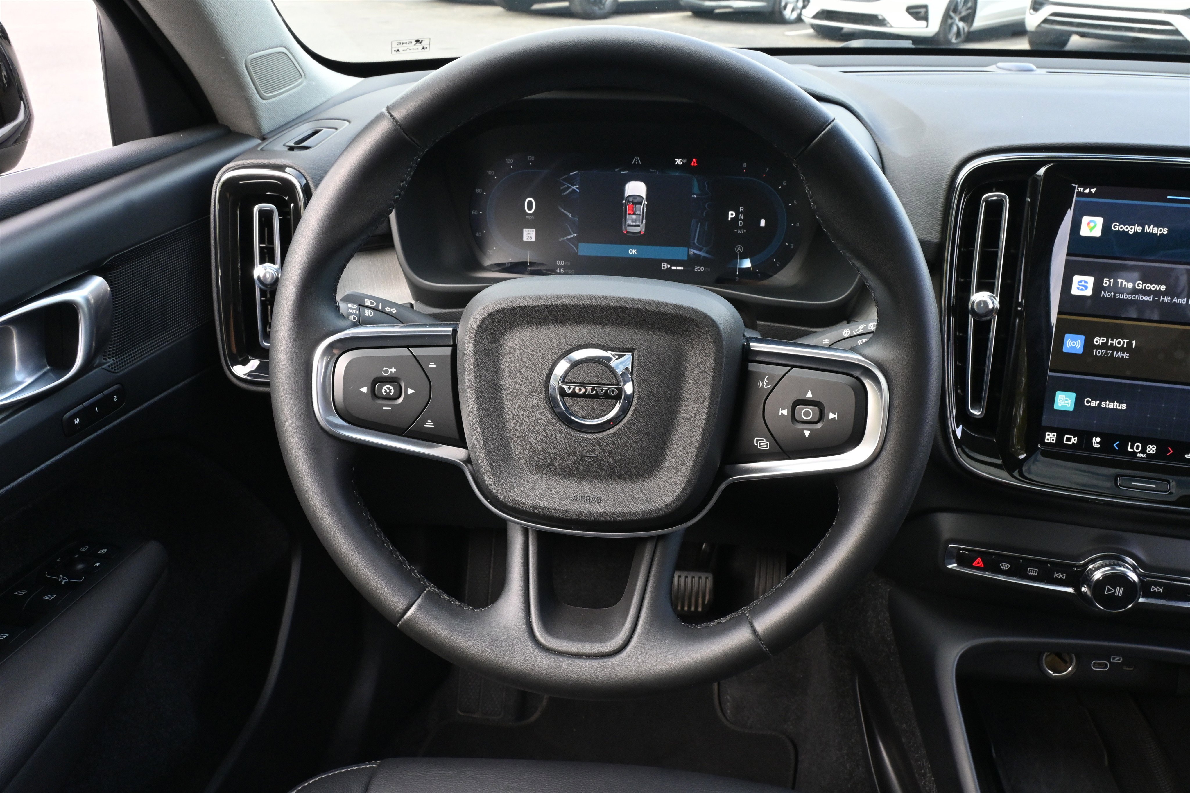 Used 2025 Volvo XC40 B5 Core image 25