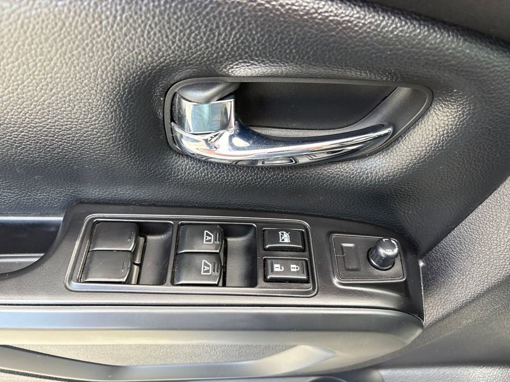 Used 2018 Nissan Titan SV w/ SV Convenience Package image 17