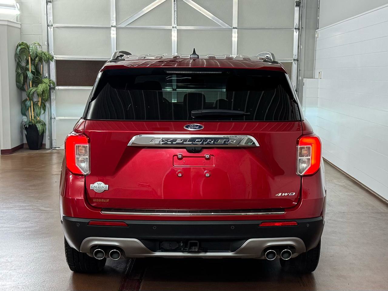 Used 2021 Ford Explorer King Ranch w/ Premium Technology Package AWD/4WD image 4