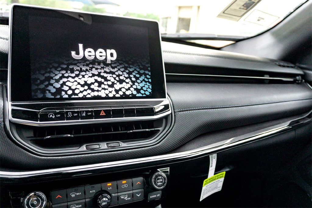 New 2026 Jeep Compass Latitude image 16