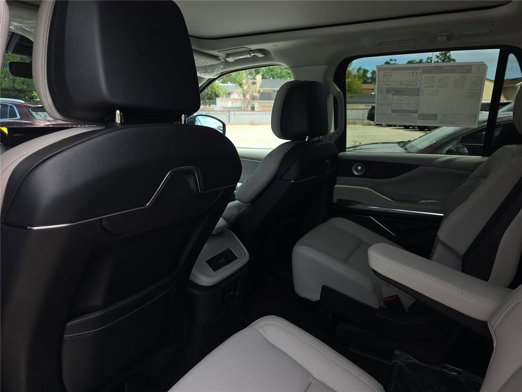 New 2026 Lincoln Navigator L Reserve AWD/4WD image 15