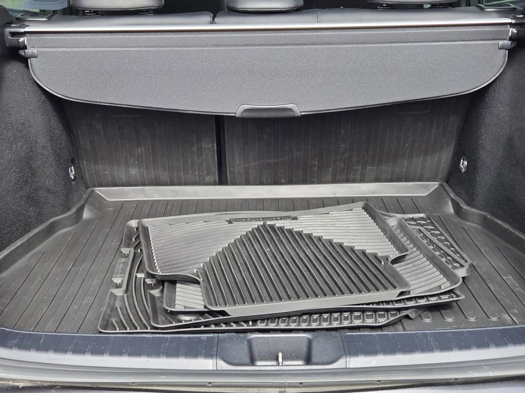 Used 2016 Toyota Prius Four w/ Advanced Technology Package image 32