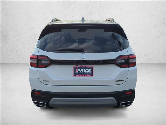 Used 2023 Honda Pilot Touring image 6