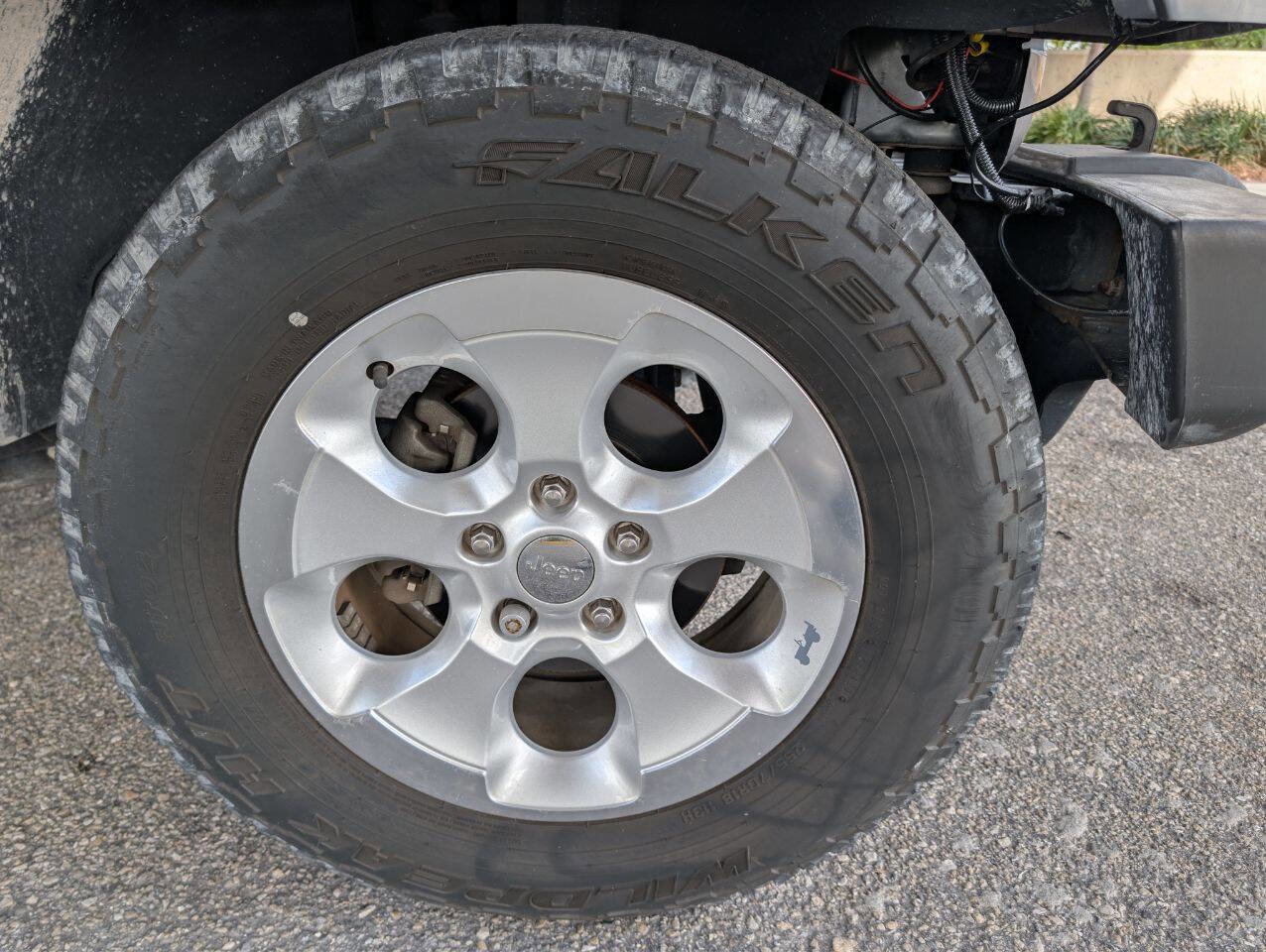 Used 2014 Jeep Wrangler Unlimited Sahara w/ Connectivity Group image 28