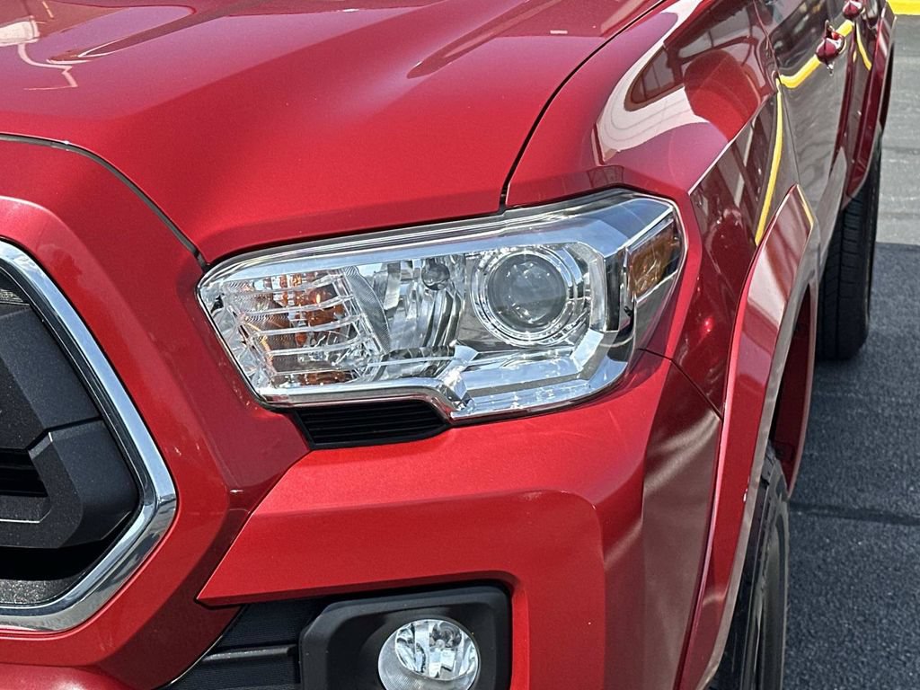 Used 2020 Toyota Tacoma SR5 AWD/4WD image 8