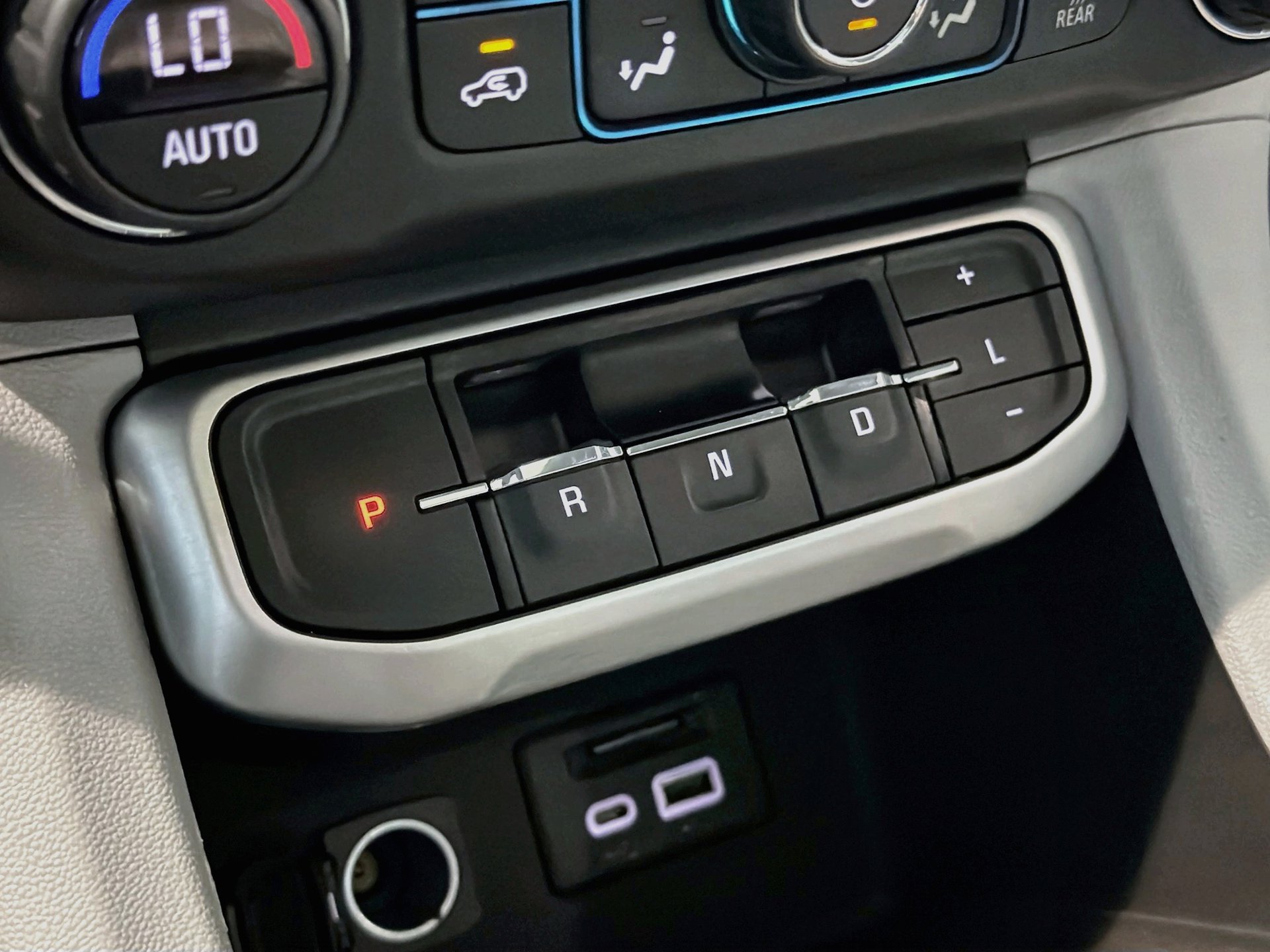 Used 2020 GMC Acadia SLT FWD image 28
