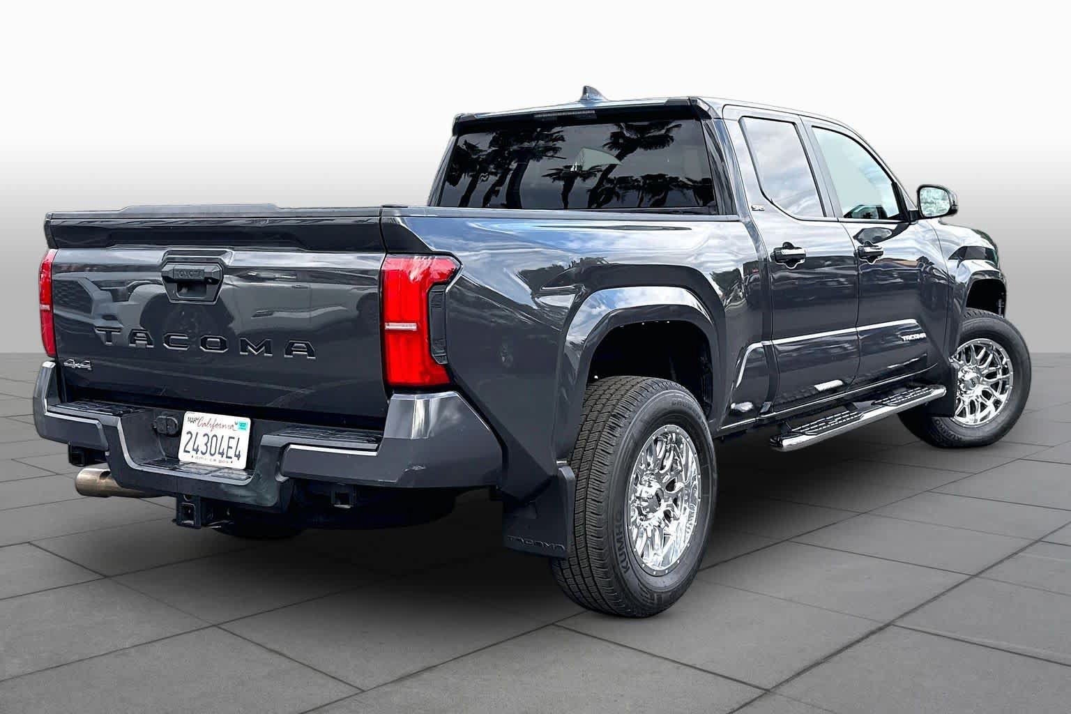 Used 2025 Toyota Tacoma SR5 AWD/4WD image 12