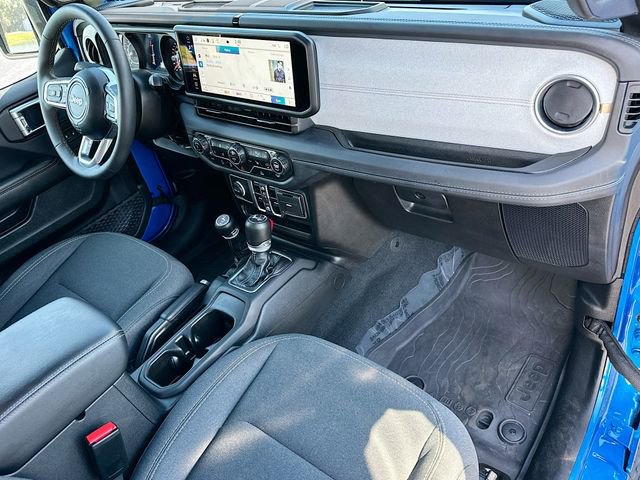 Used 2024 Jeep Wrangler Sahara image 28