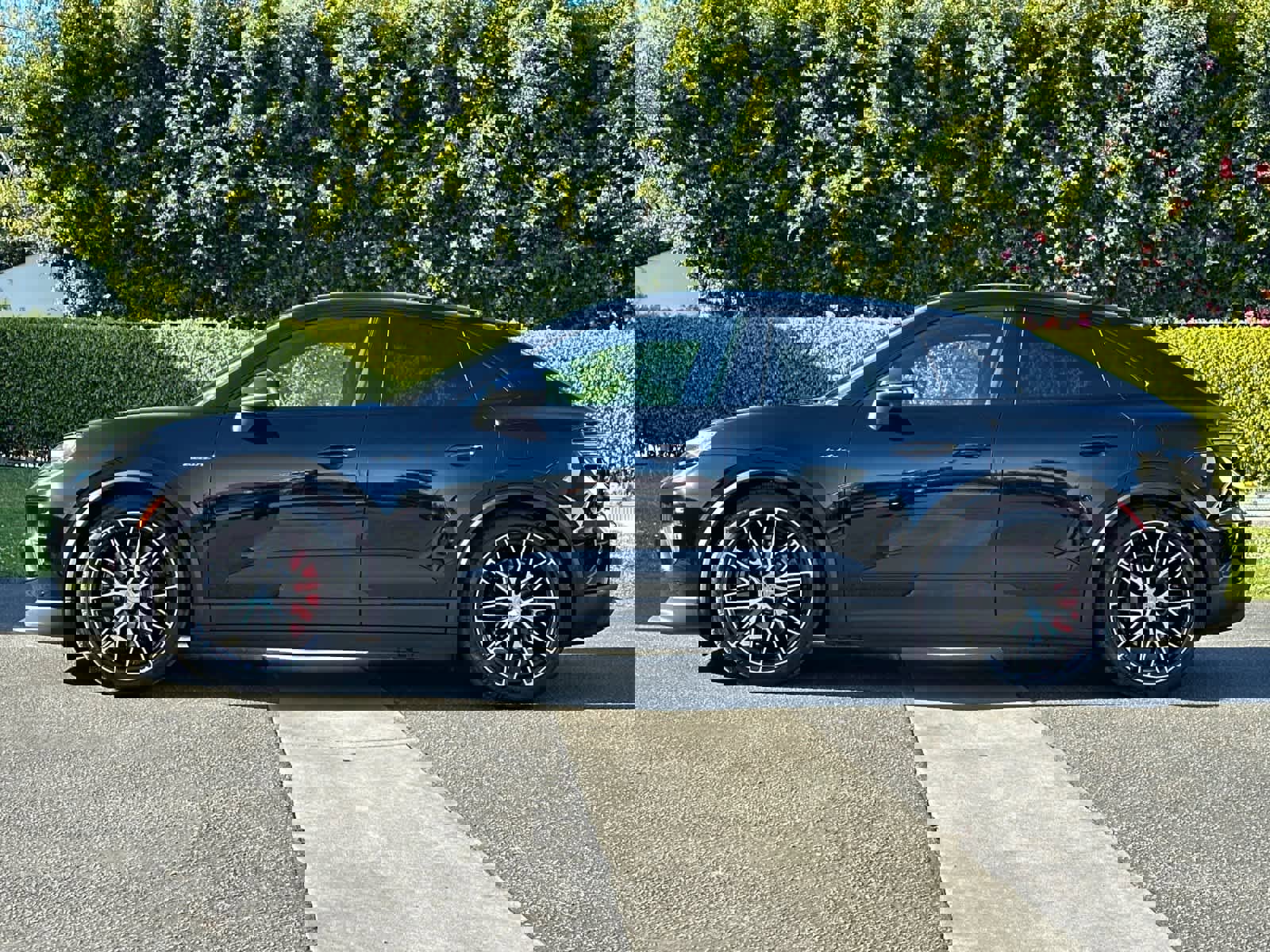 New 2026 Porsche Macan 4S Electric image 2