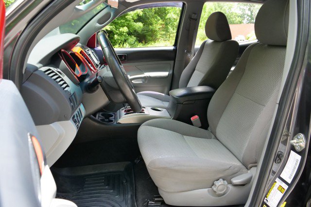 Used 2014 Toyota Tacoma PreRunner w/ SR5 Package RWD image 3