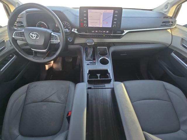 Used 2024 Toyota Sienna Limited image 9