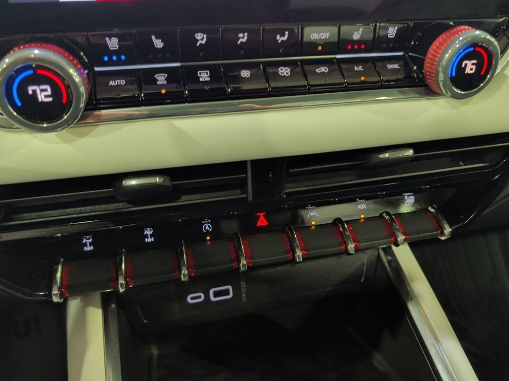 Used 2024 GMC Canyon AT4X image 23