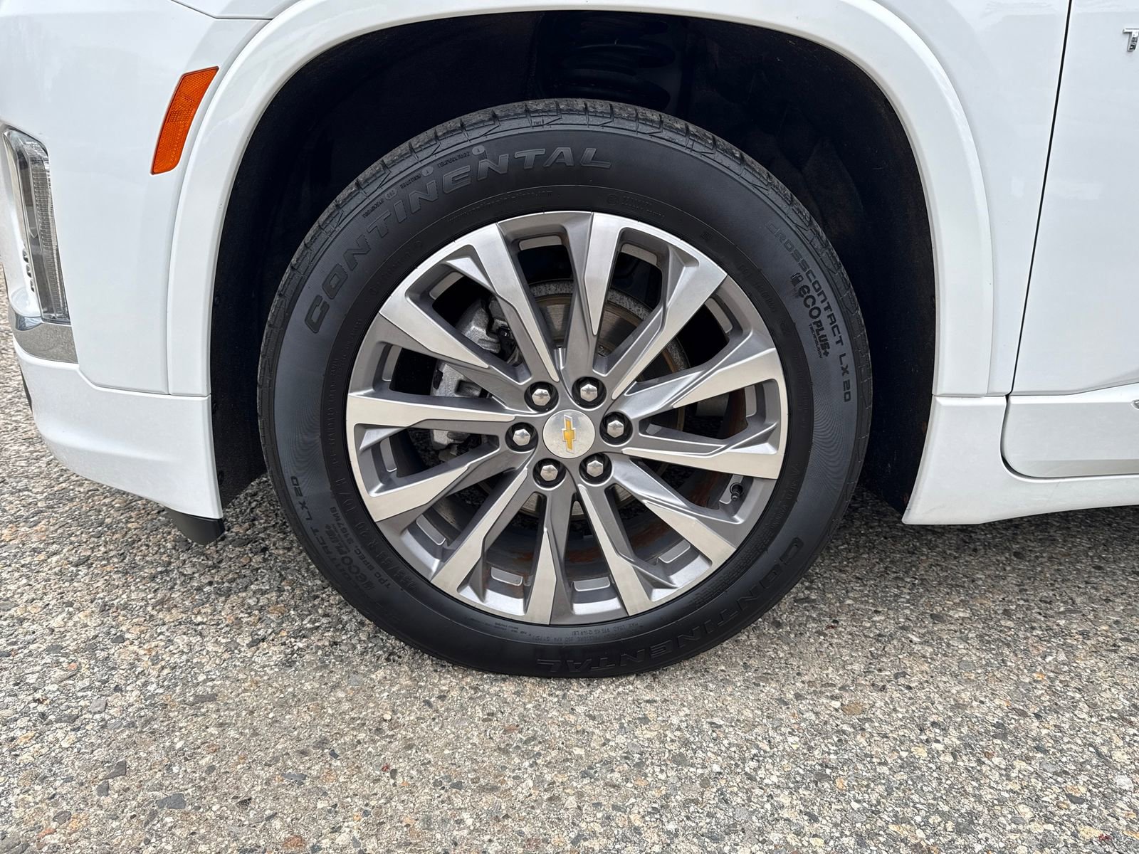 Used 2023 Chevrolet Traverse Premier AWD/4WD image 27