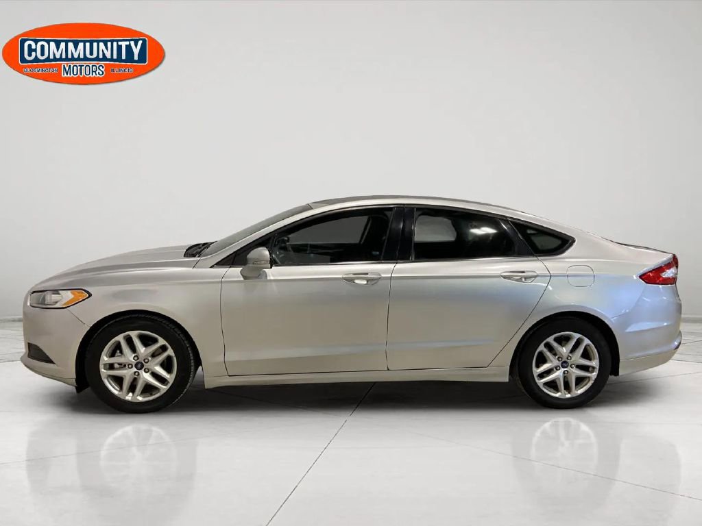 Used 2016 Ford Fusion SE image 2