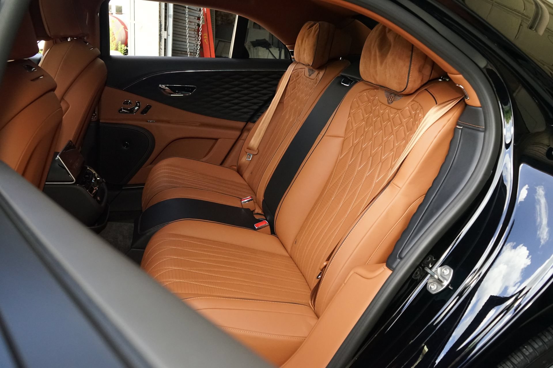 Used 2022 Bentley Flying Spur Plug-In Hybrid AWD/4WD image 23