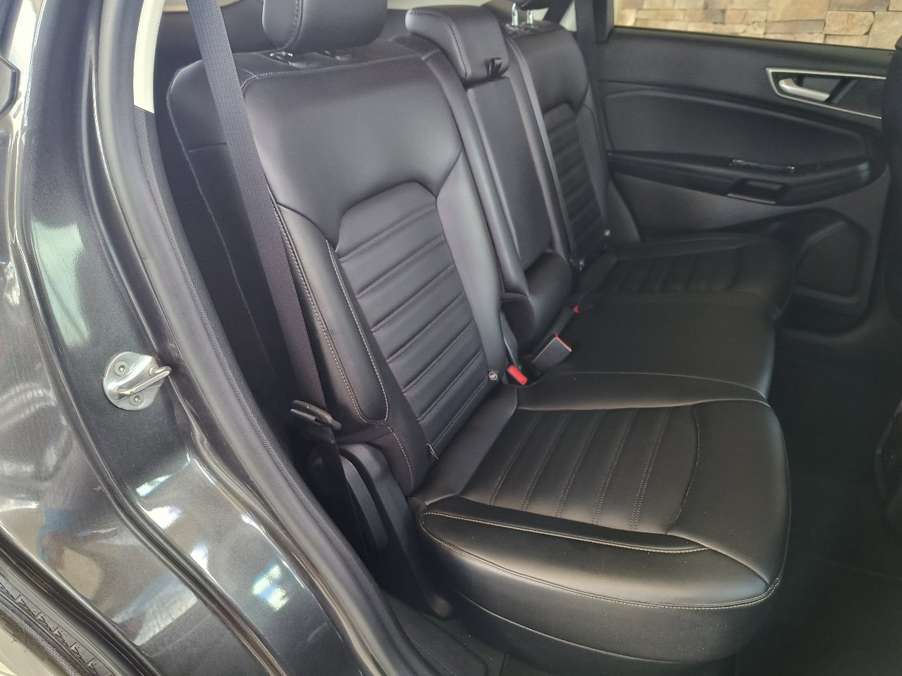 Used 2020 Ford Edge SEL image 25