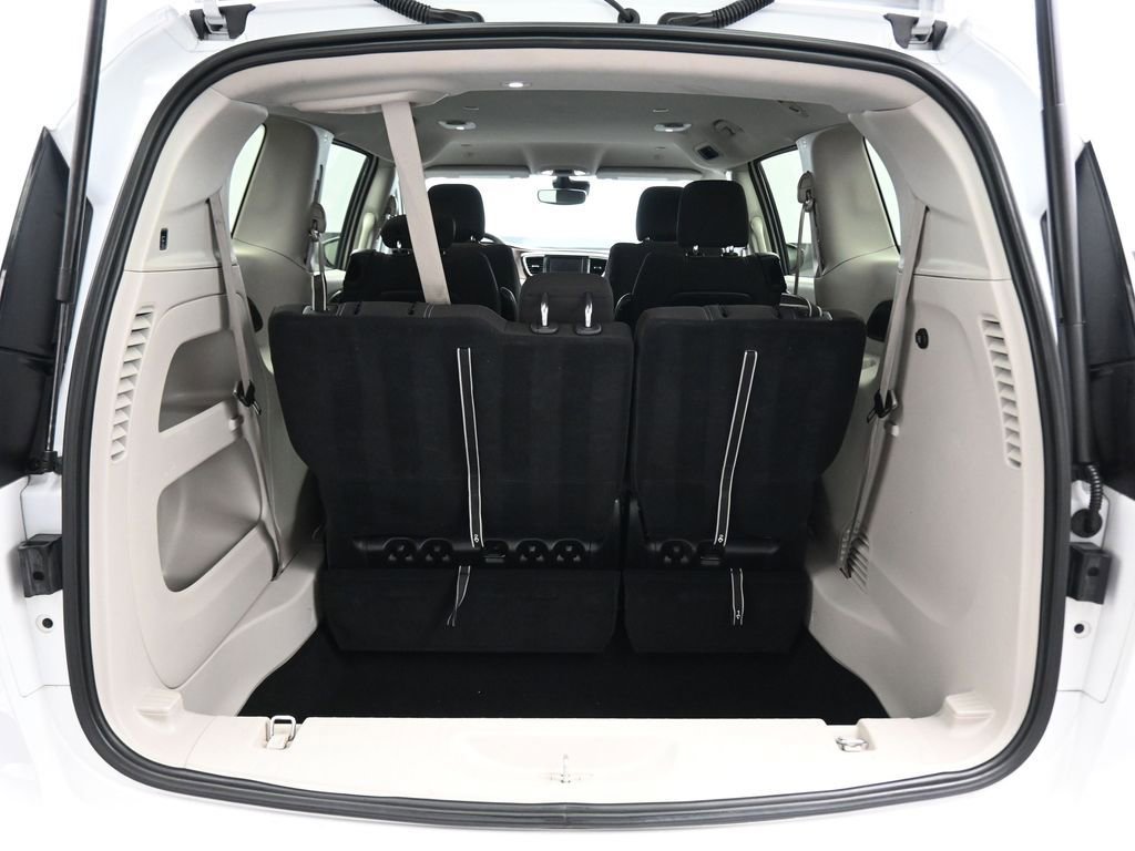 Used 2023 Chrysler Voyager LX image 56