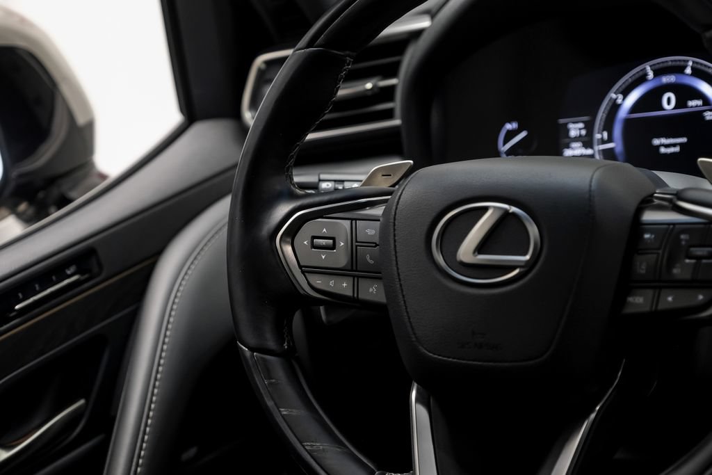 Used 2022 Lexus LX 600 4WD w/ Luxury Package image 24
