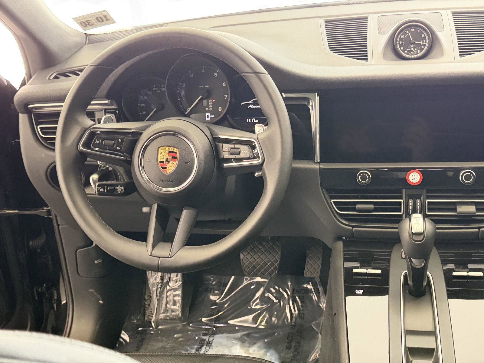 Certified 2025 Porsche Macan image 20