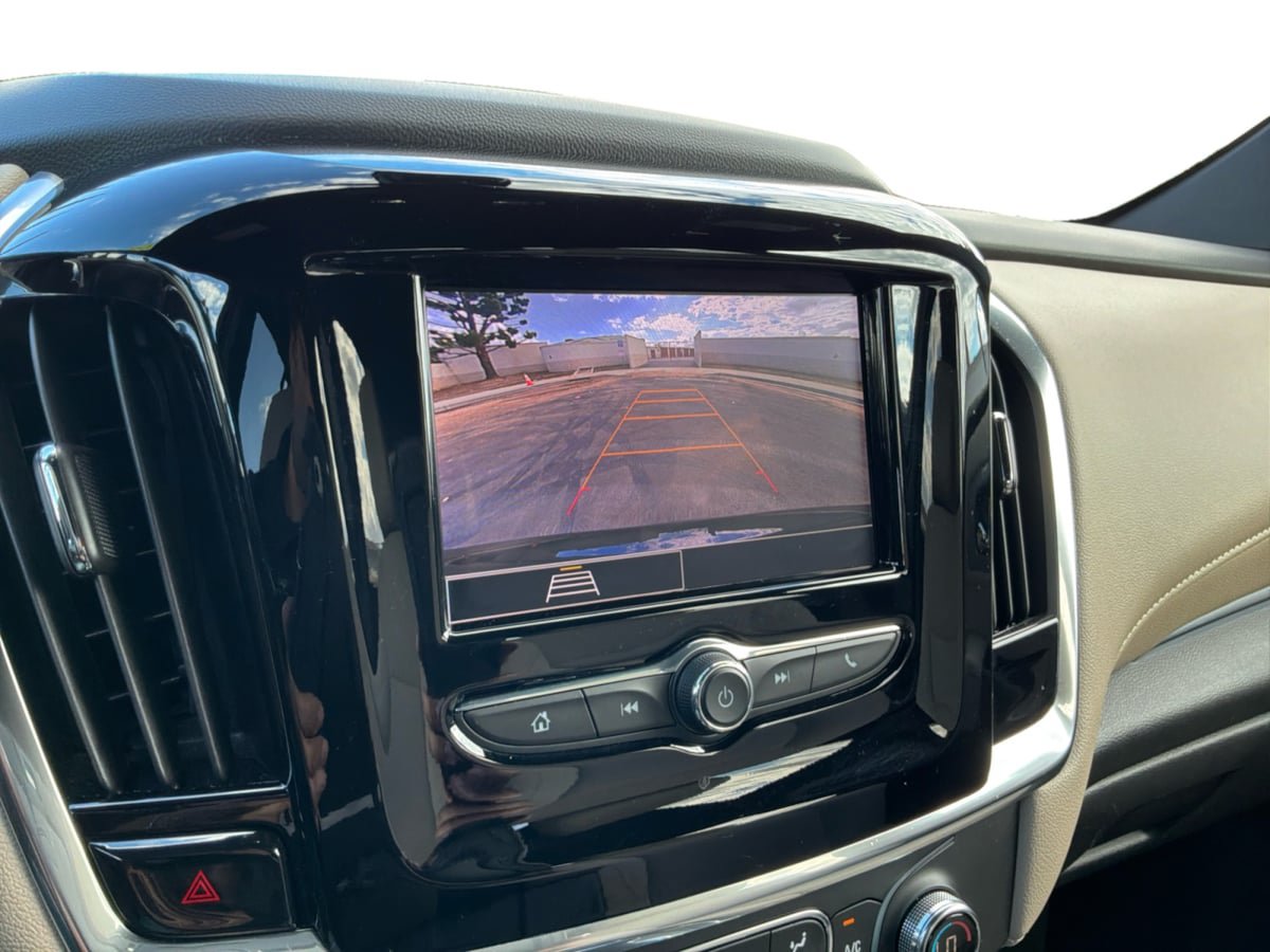 Used 2023 Chevrolet Traverse LS FWD image 13