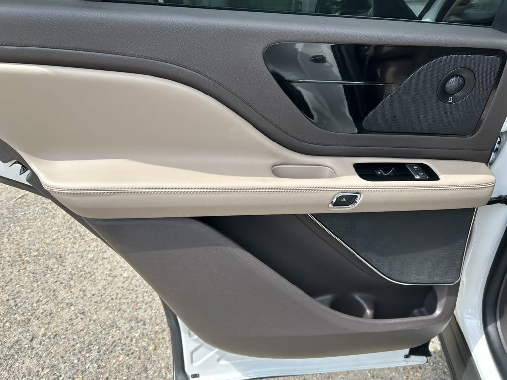 Used 2022 Lincoln Aviator Reserve w/ Equipment Group 201A RWD image 21