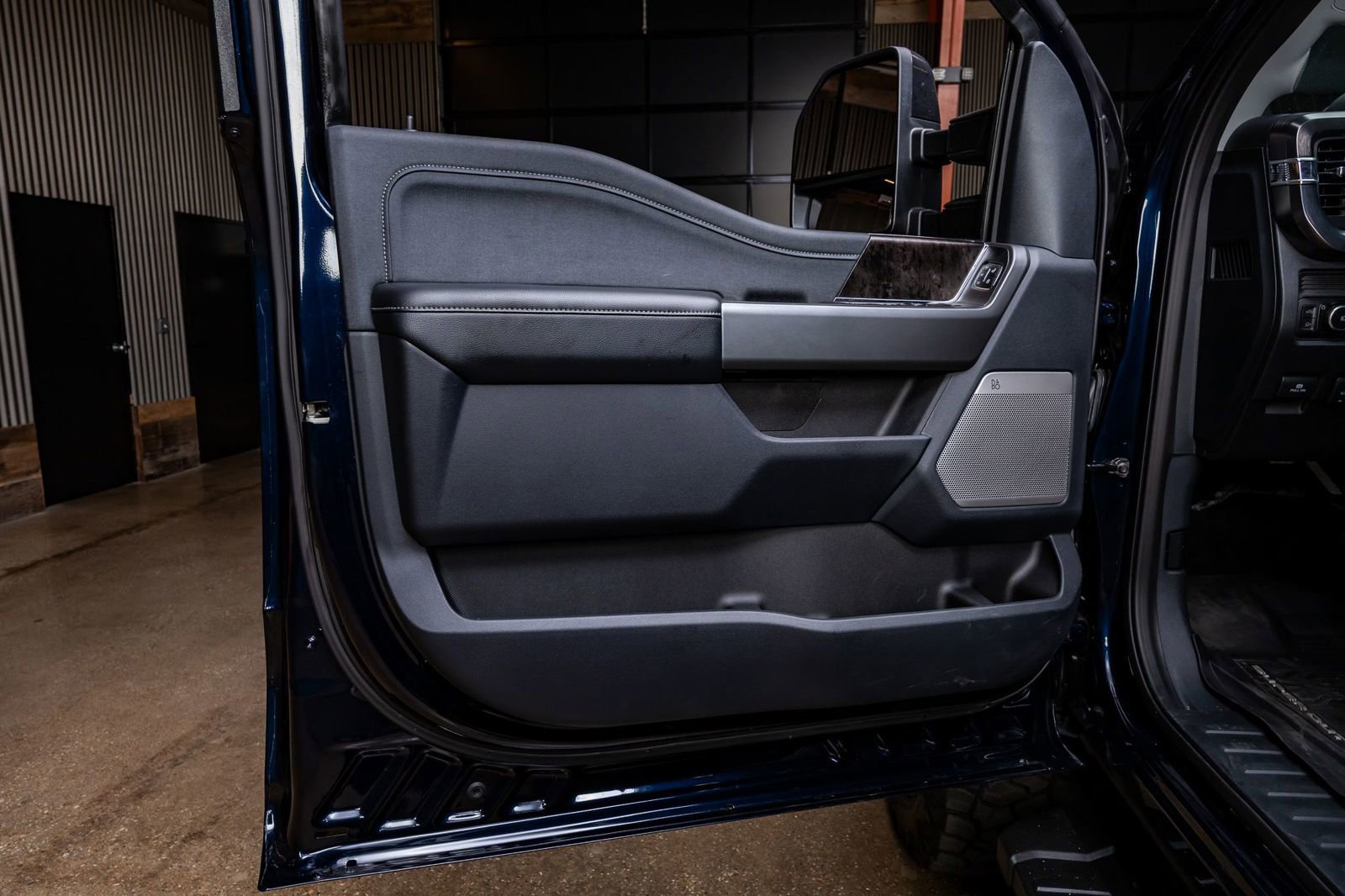 Used 2025 Ford F350 Lariat w/ Black Appearance Package image 36