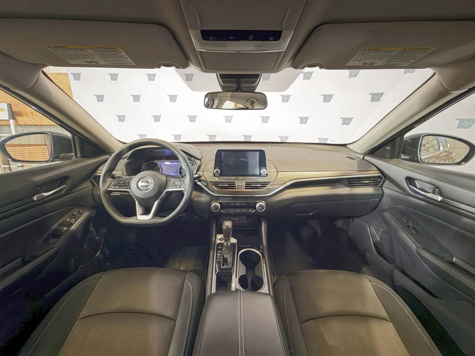 Used 2024 Nissan Altima 2.5 SV FWD image 11
