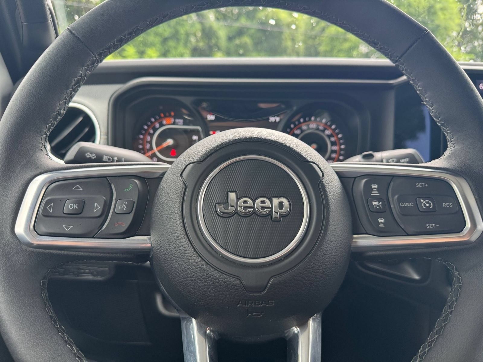 Used 2025 Jeep Wrangler Unlimited Sahara AWD/4WD image 27