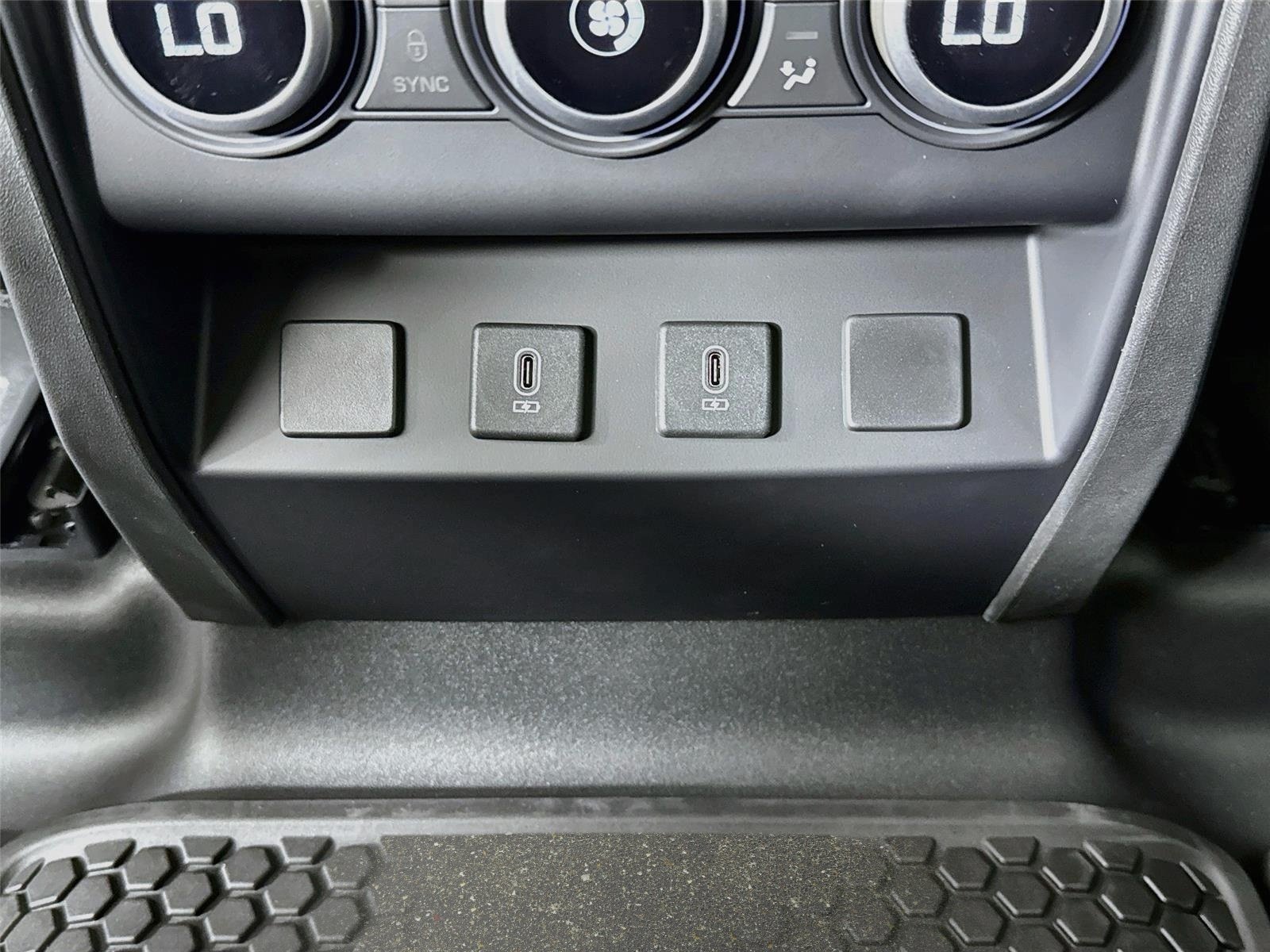 New 2026 Land Rover Defender 110 X-Dynamic SE AWD/4WD image 28