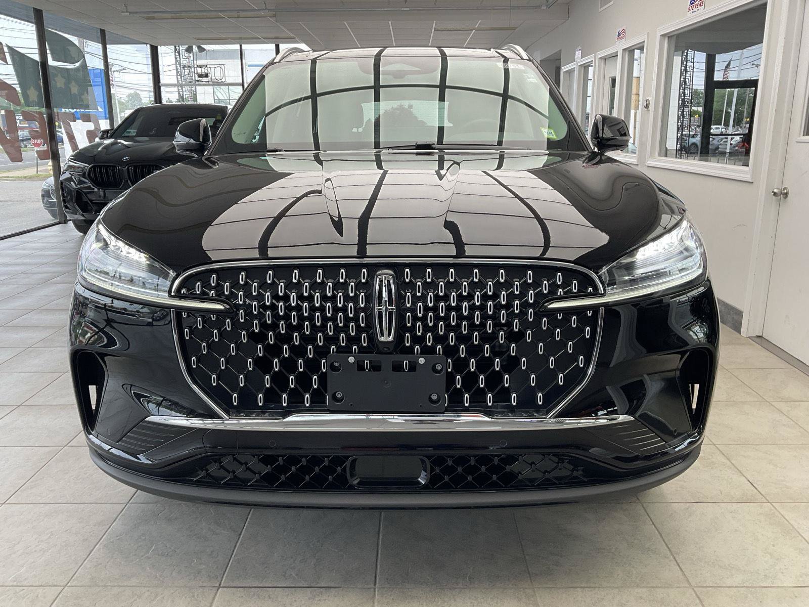 New 2026 Lincoln Aviator AWD image 2
