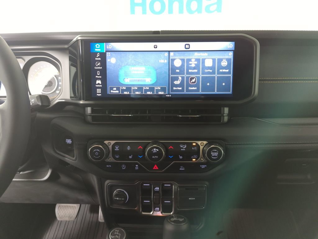 Used 2024 Jeep Wrangler Sahara image 13