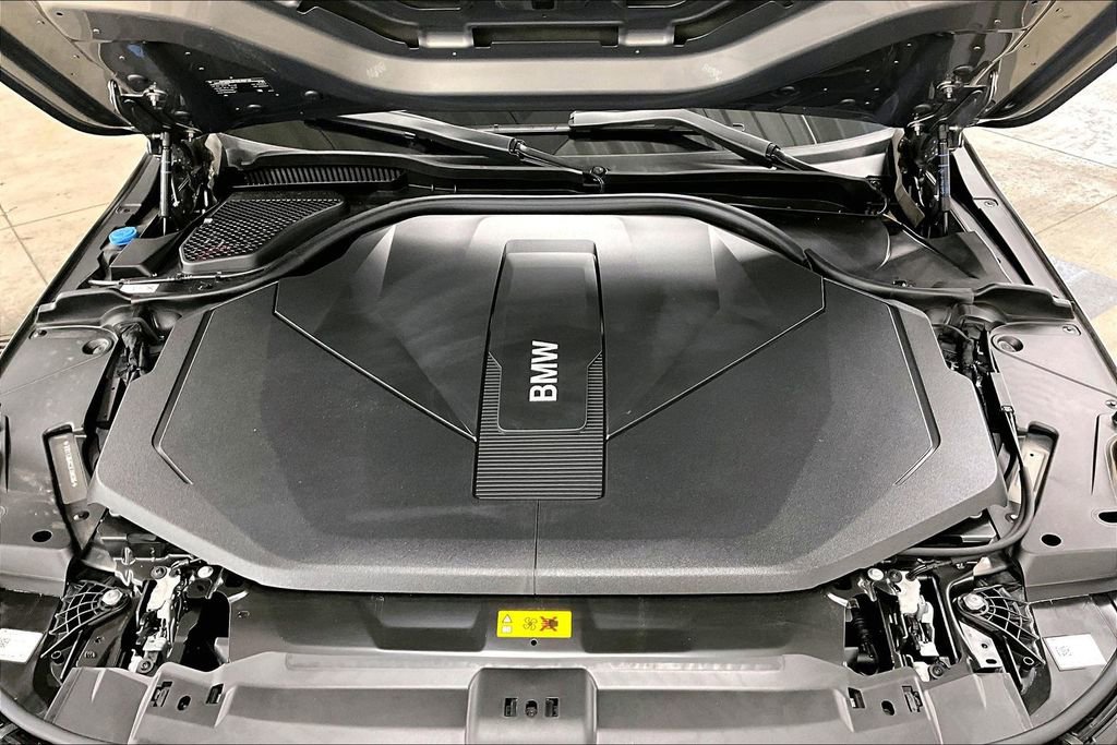 Used 2025 BMW i5 xDrive40 w/ Premium Package image 28