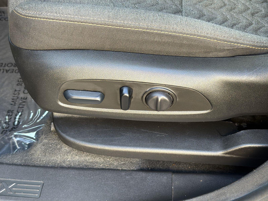 Used 2024 Chevrolet Equinox LT FWD image 32