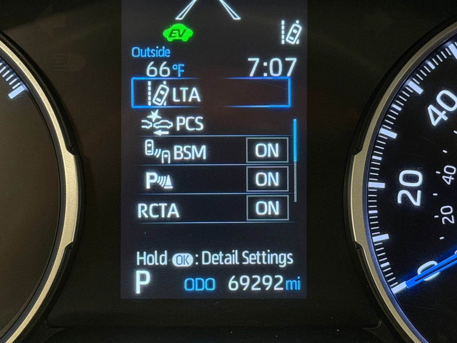 Used 2022 Toyota RAV4 XLE Premium AWD/4WD image 18
