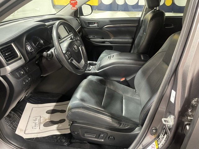 Used 2016 Toyota Highlander Limited image 11