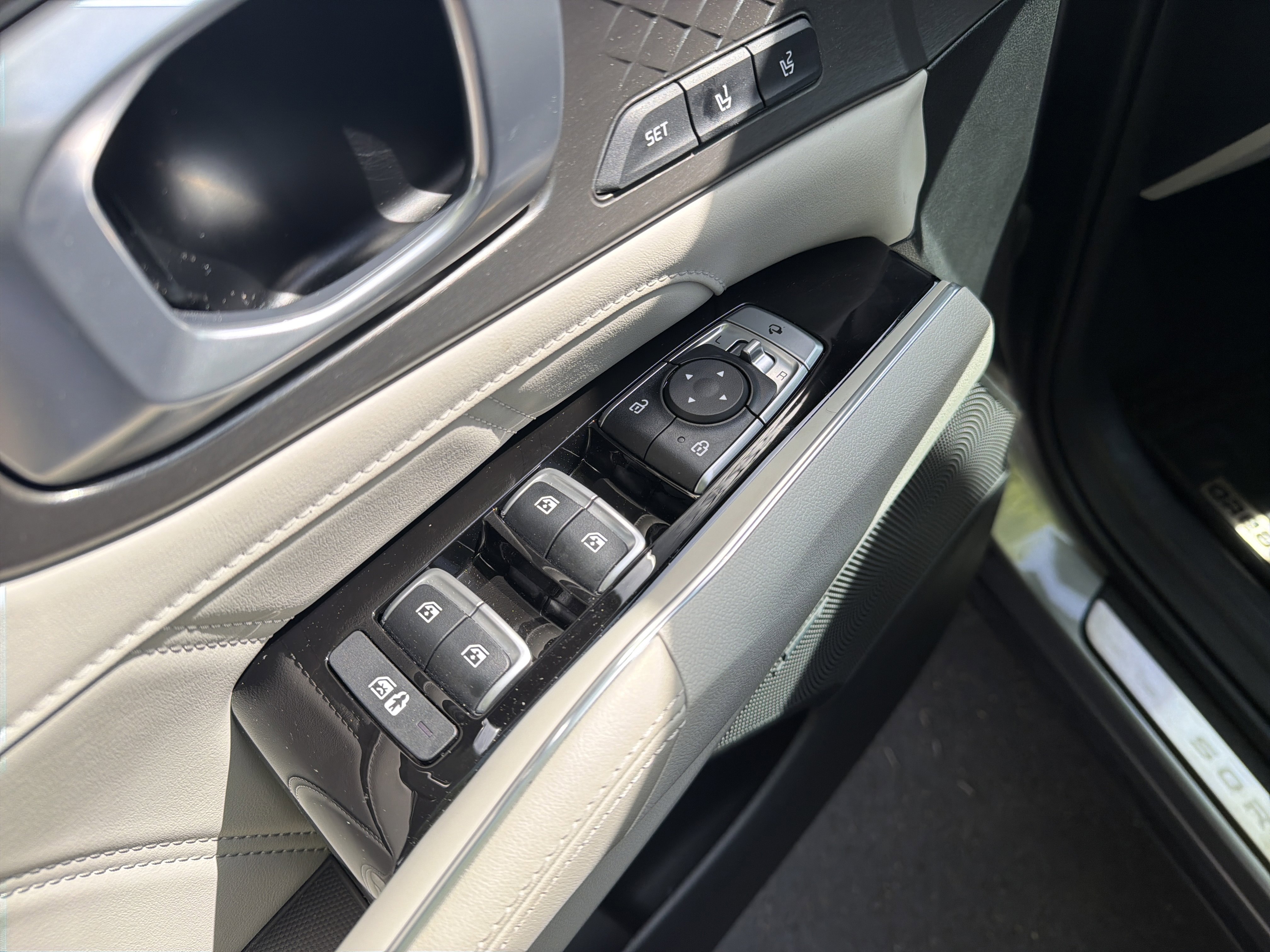 Used 2023 Kia Sorento SX Prestige image 15