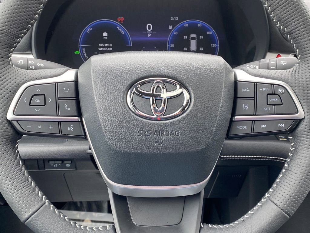 Used 2025 Toyota Sienna XSE image 26