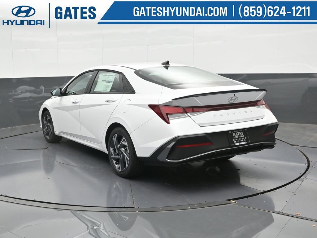 Used 2025 Hyundai Elantra Sport image 8