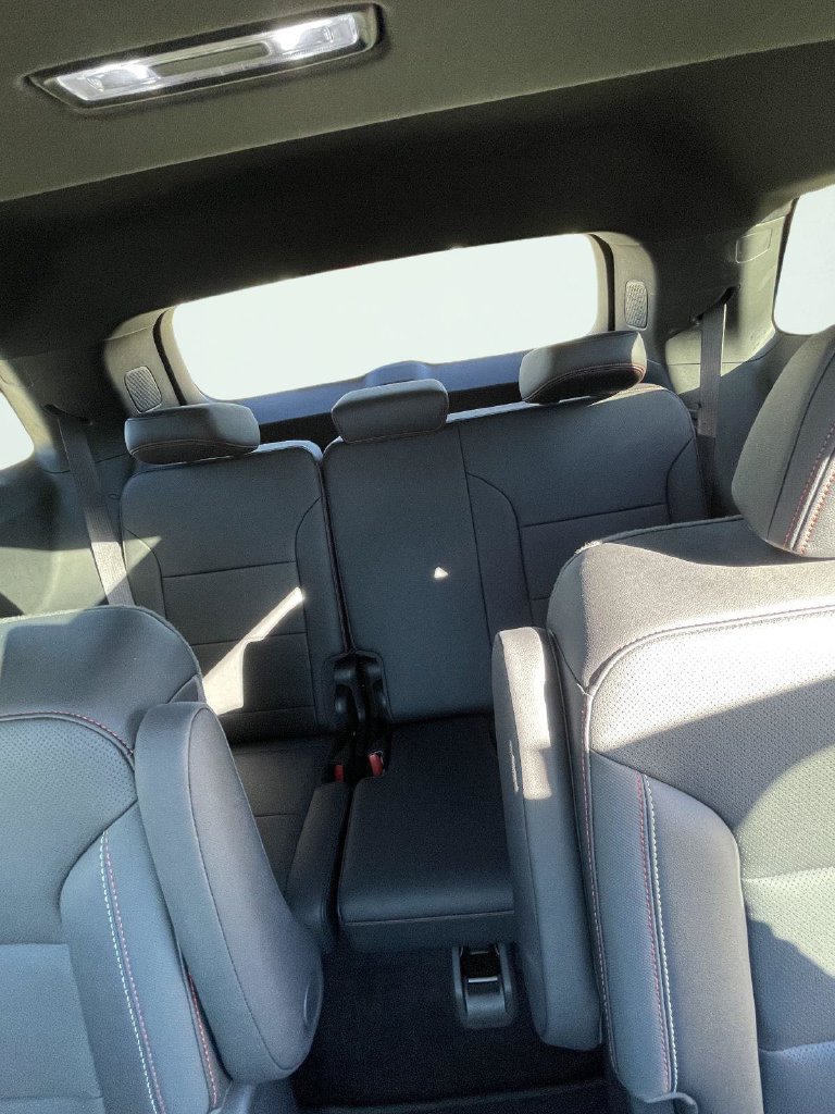 Used 2025 Chevrolet Traverse Z71 w/ Driver Confidence Package AWD/4WD image 17