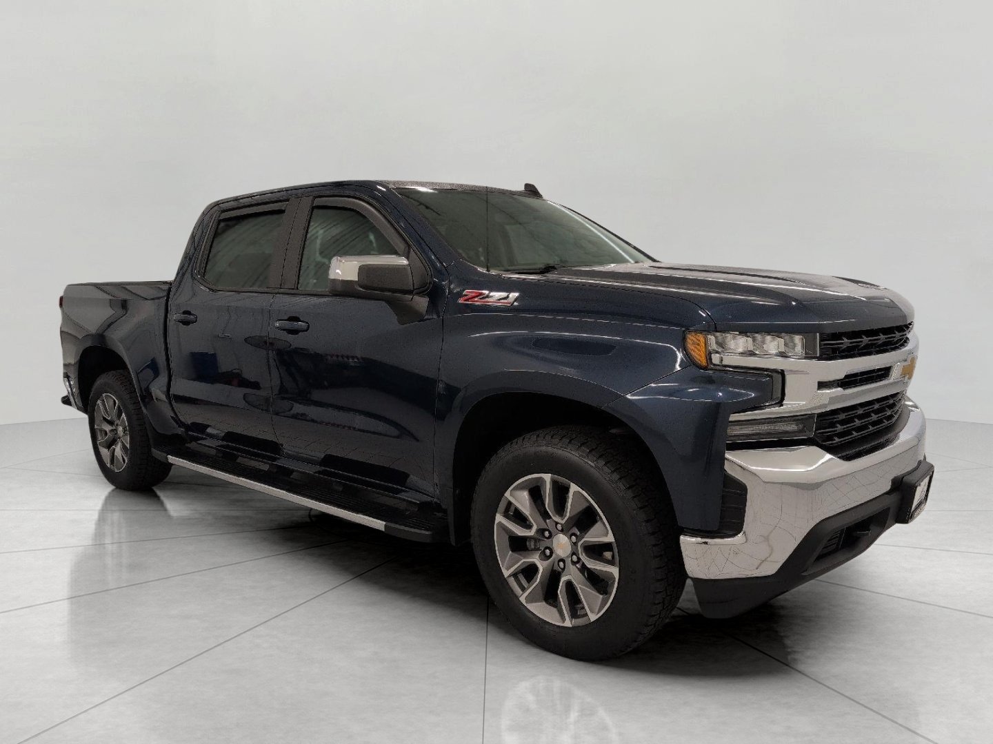 Used 2022 Chevrolet Silverado 1500 LT AWD/4WD image 1
