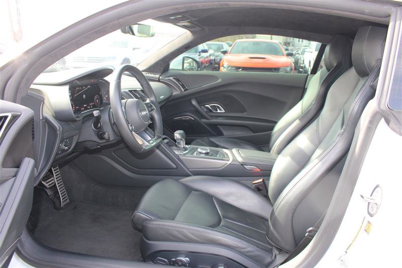 Used 2018 Audi R8 V10 w/ Carbon Exterior Package image 29