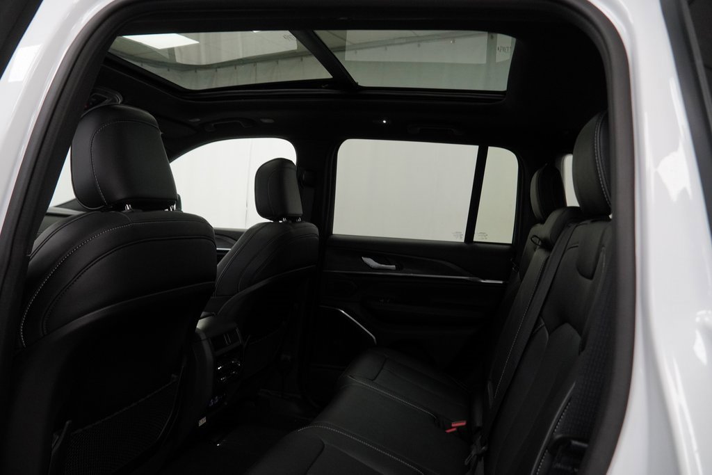 New 2025 Jeep Grand Cherokee Overland image 18