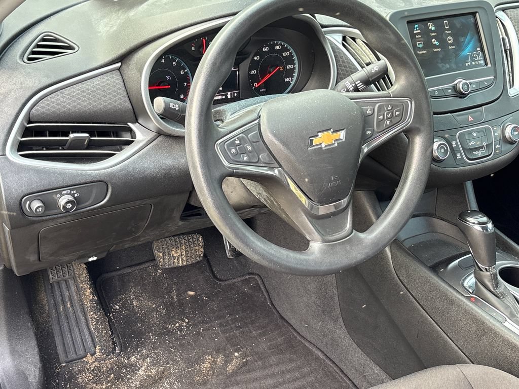 Used 2017 Chevrolet Malibu LS FWD image 4