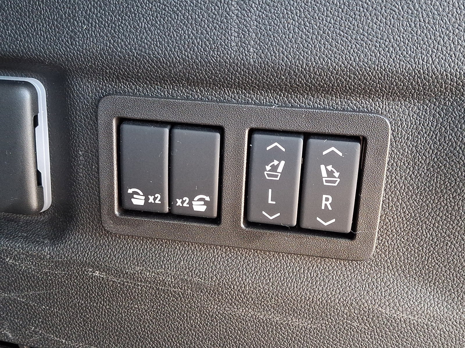 Certified 2024 Chevrolet Suburban Premier AWD/4WD image 32