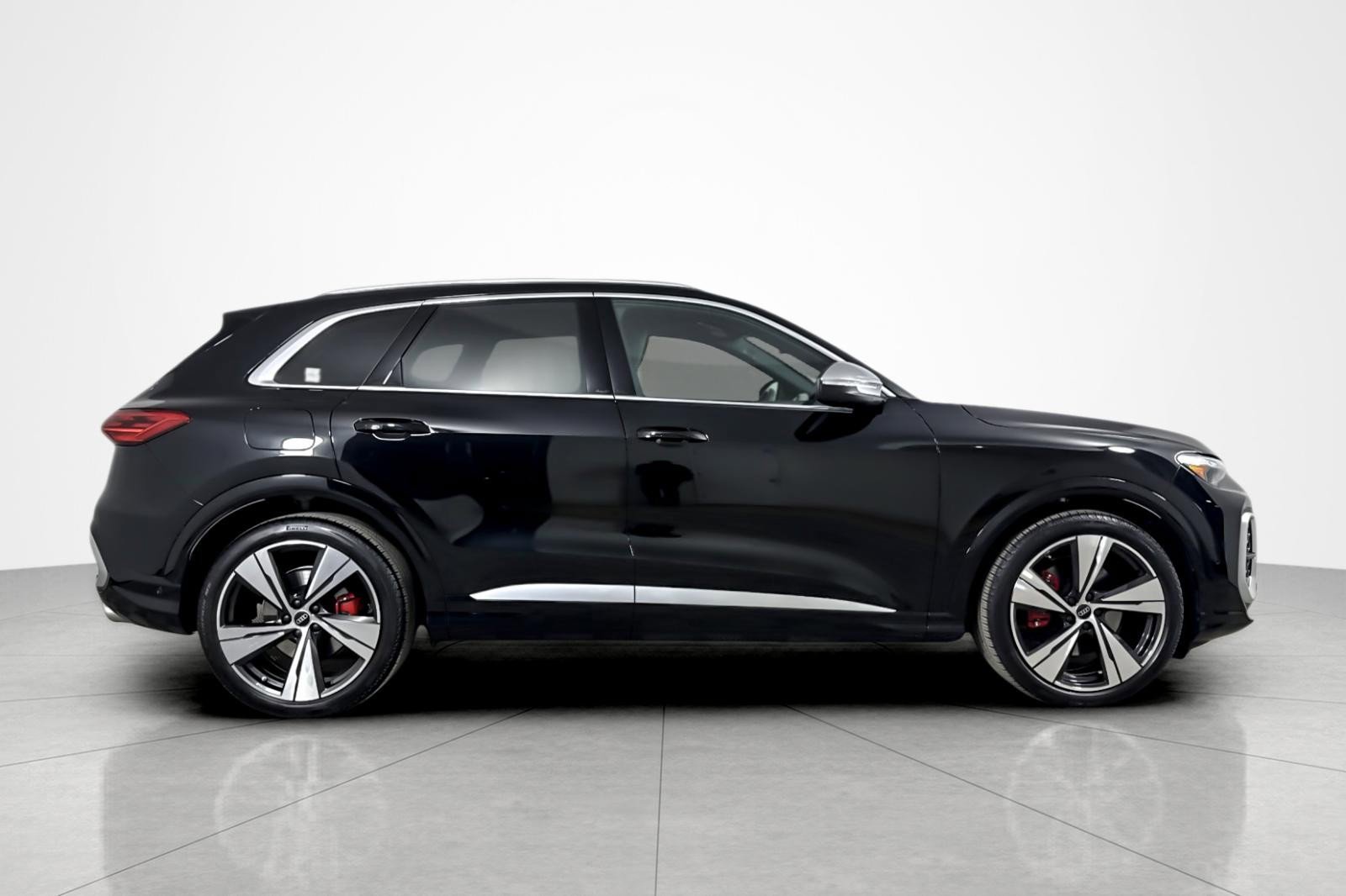 Used 2025 Audi SQ5 Premium Plus w/ Premium Plus Package image 6