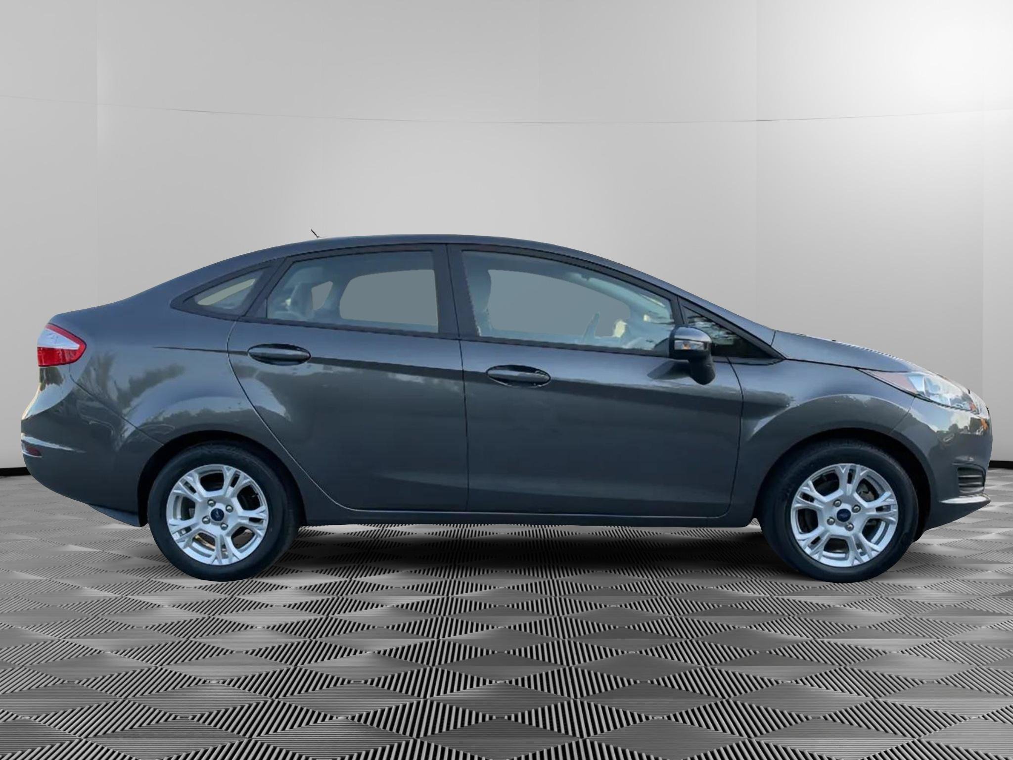 Used 2016 Ford Fiesta SE w/ Cold Weather Package FWD image 6