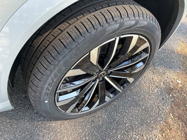 New 2026 Volvo XC90 B6 Plus w/ Protection Package Premier AWD/4WD image 17