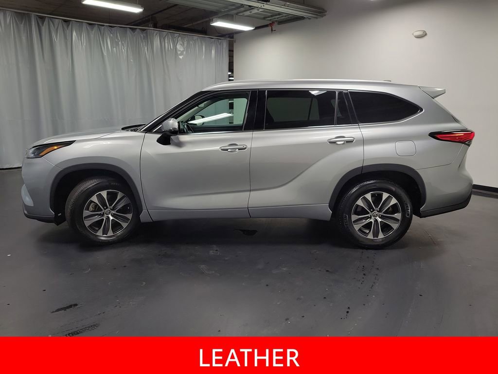 Used 2022 Toyota Highlander XLE FWD image 5