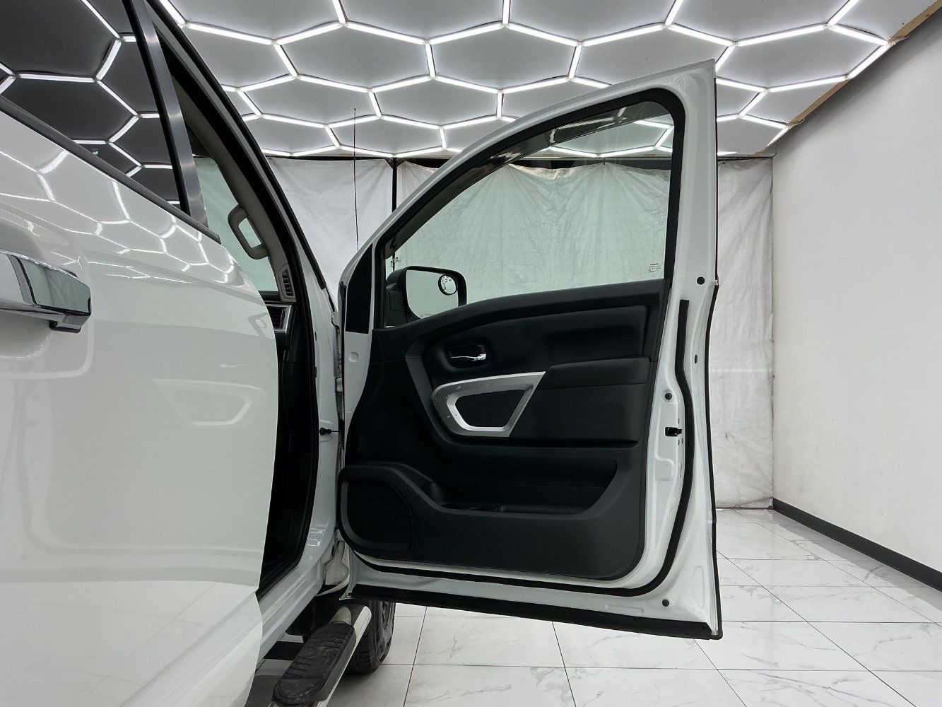 Used 2019 Nissan Titan SV AWD/4WD image 19
