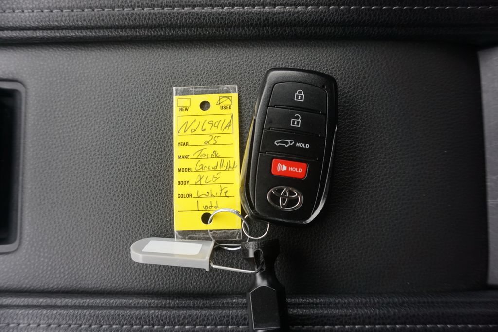 Certified 2025 Toyota Grand Highlander FWD image 33